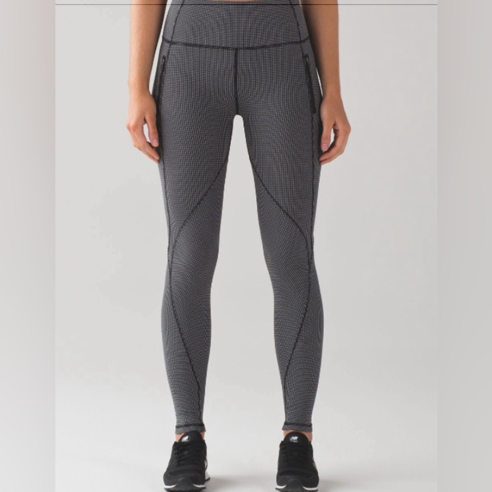 Lululemon Run It Out Tight Power Luxtreme Ripple Jacquard Black White
